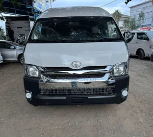 Toyota HiAce 2019 White
