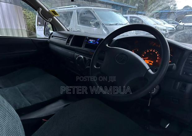 Toyota HiAce 2019 White - thumbnail 3