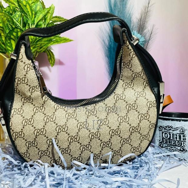 Unique Trendy Handbags. - thumbnail 15