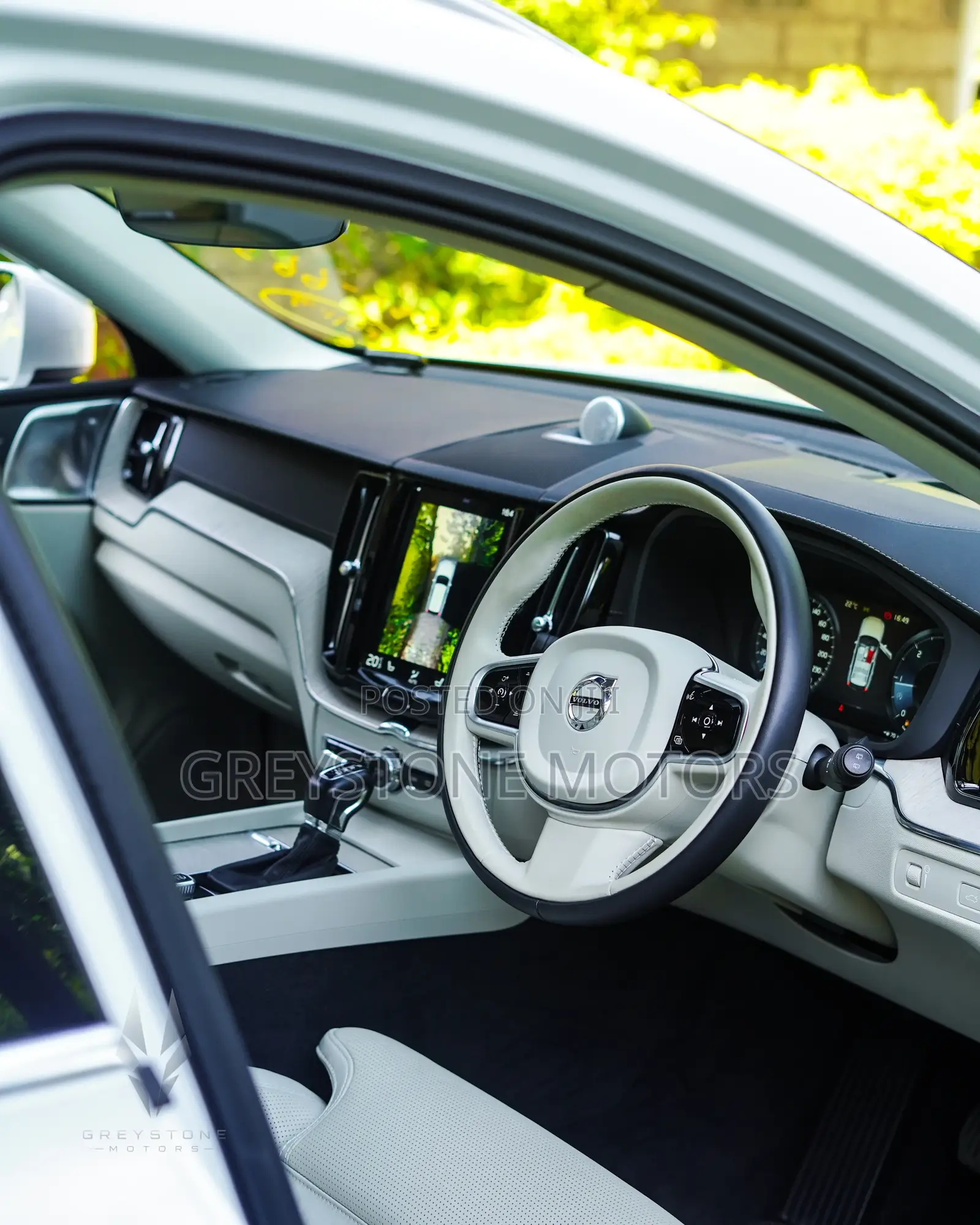 Volvo XC60 2019 White