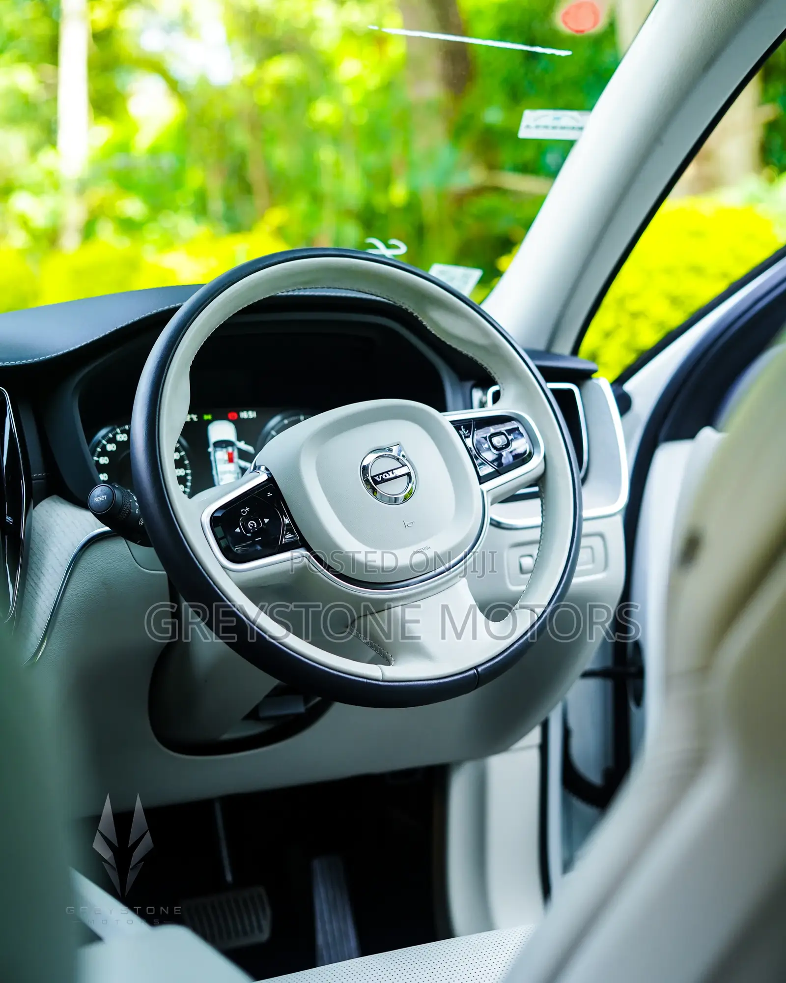 Volvo XC60 2019 White