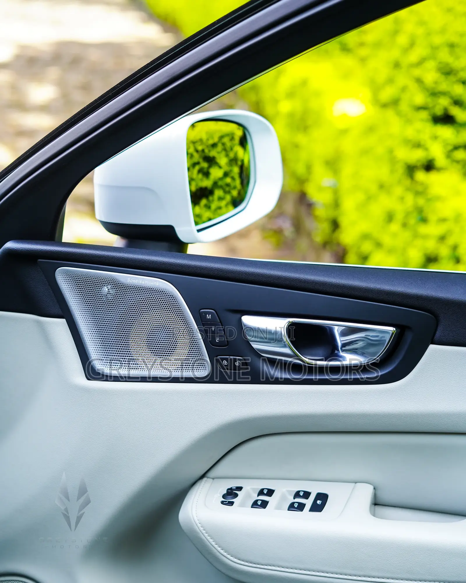 Volvo XC60 2019 White
