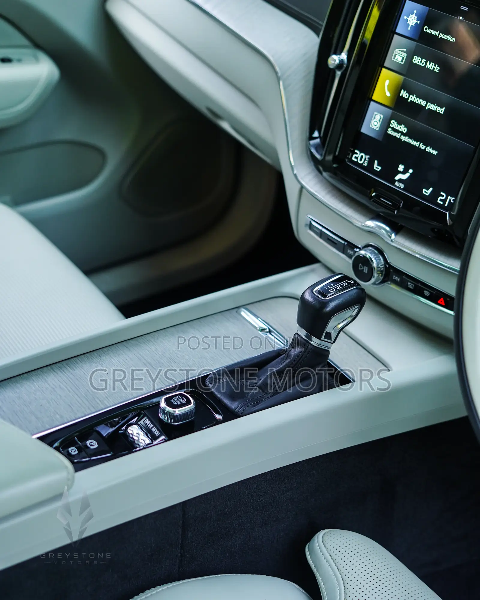 Volvo XC60 2019 White