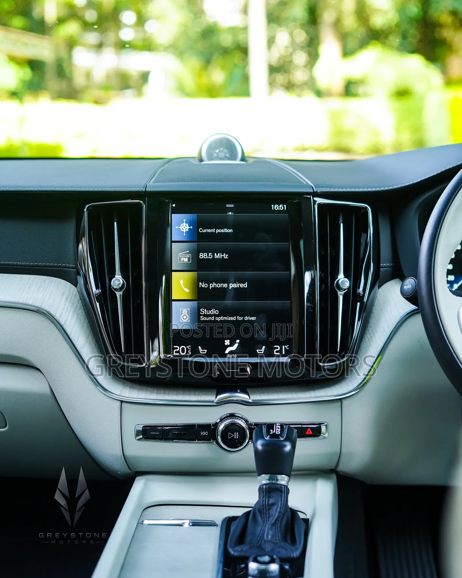 Volvo XC60 2019 White