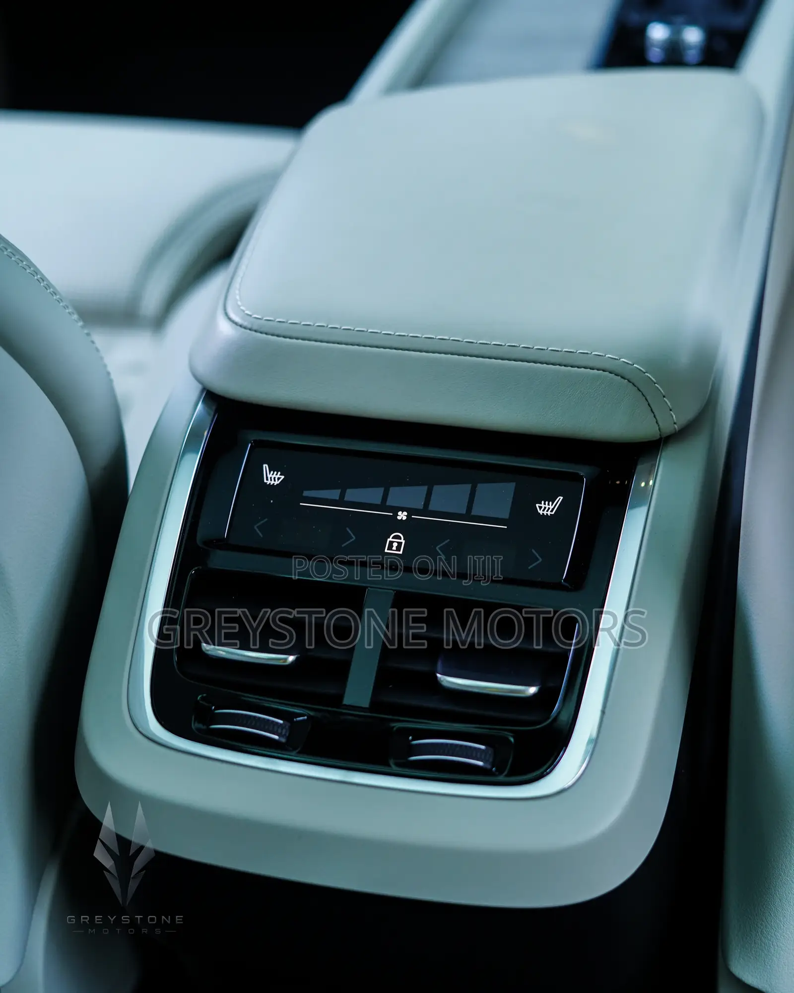 Volvo XC60 2019 White