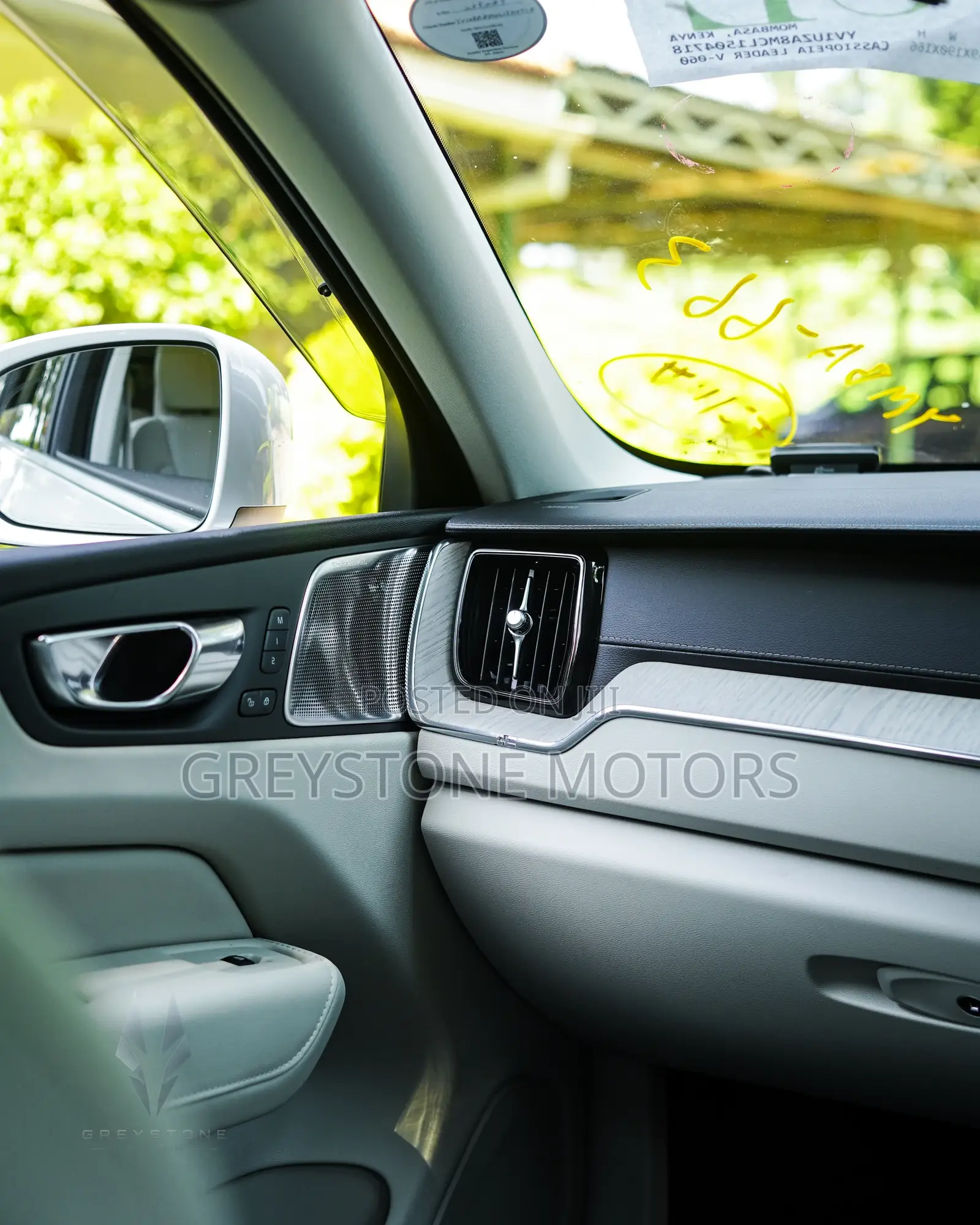 Volvo XC60 2019 White
