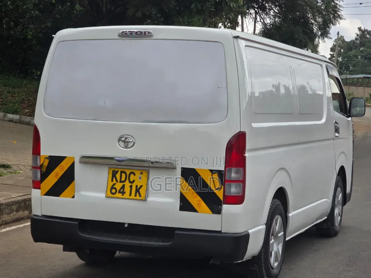 Toyota HiAce 2014 White