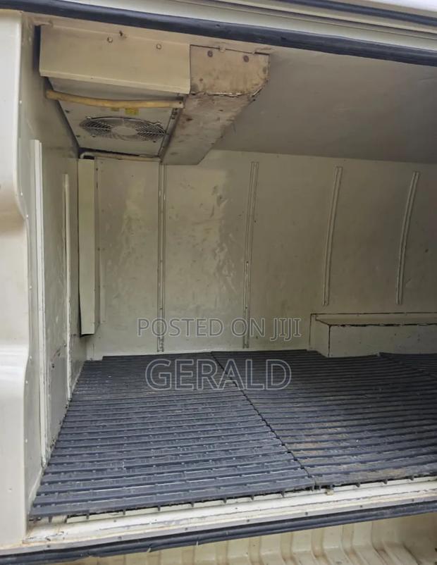 Toyota HiAce 2014 White - thumbnail 5