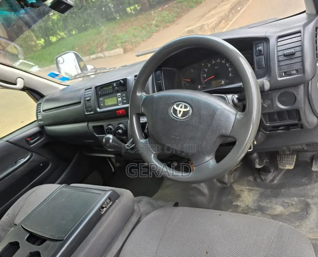 Toyota HiAce 2014 White