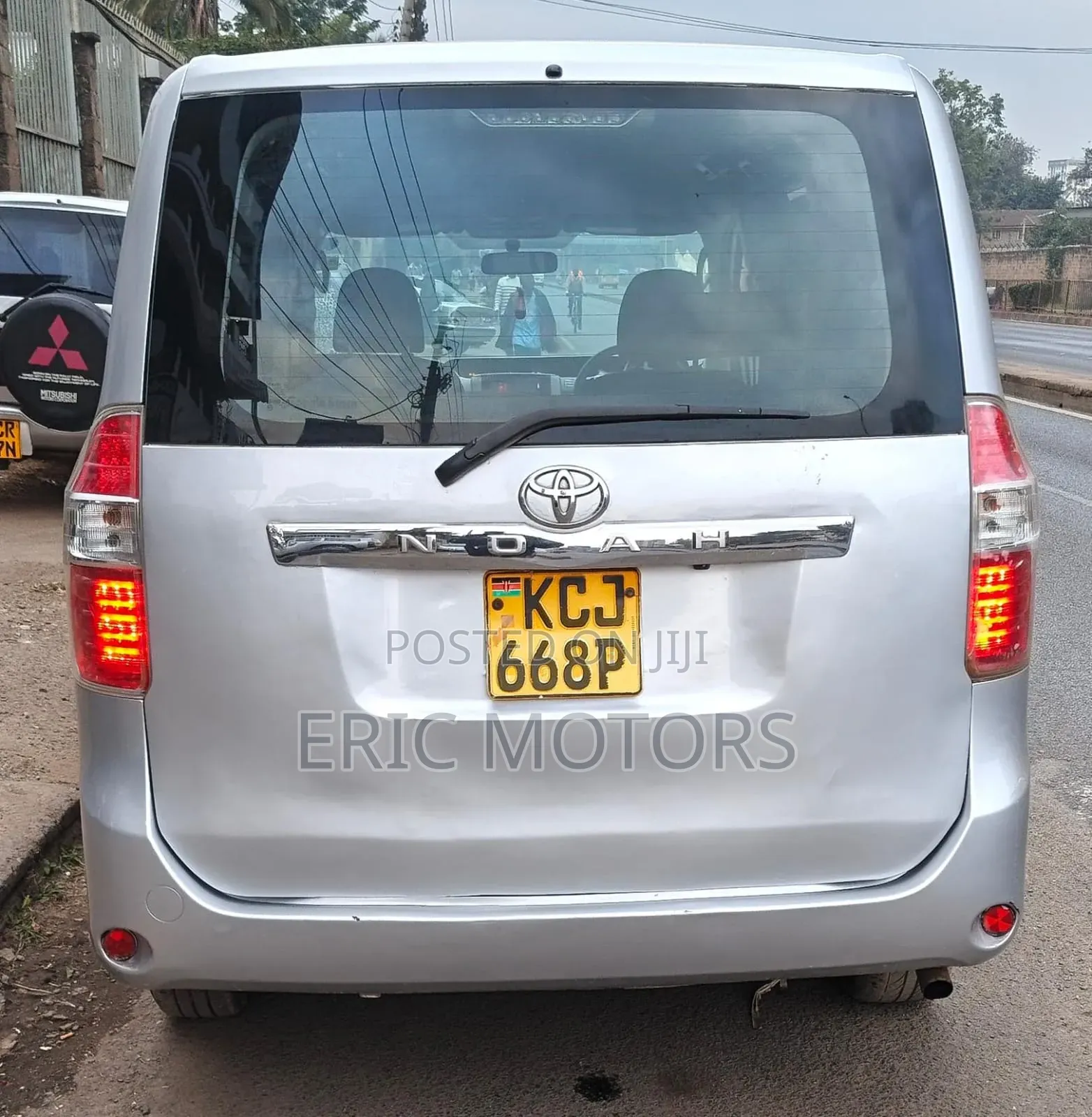Toyota Noah 2009 Silver
