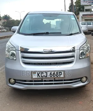 Toyota Noah 2009 Silver