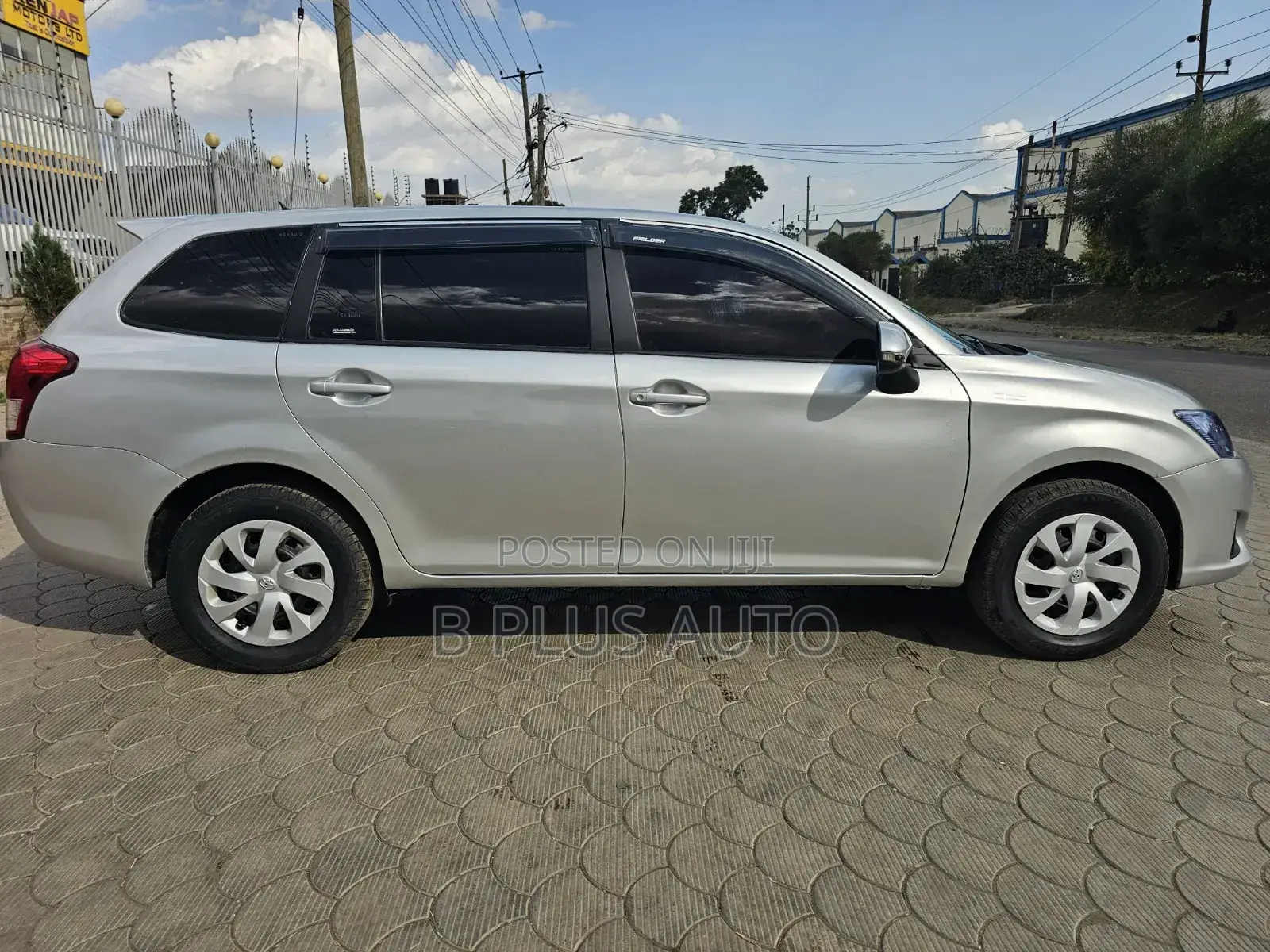 Toyota Corolla Fielder 2013 Silver