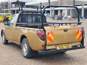 Mitsubishi L200 2012