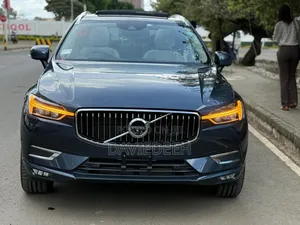 Volvo XC60 2019 Blue
