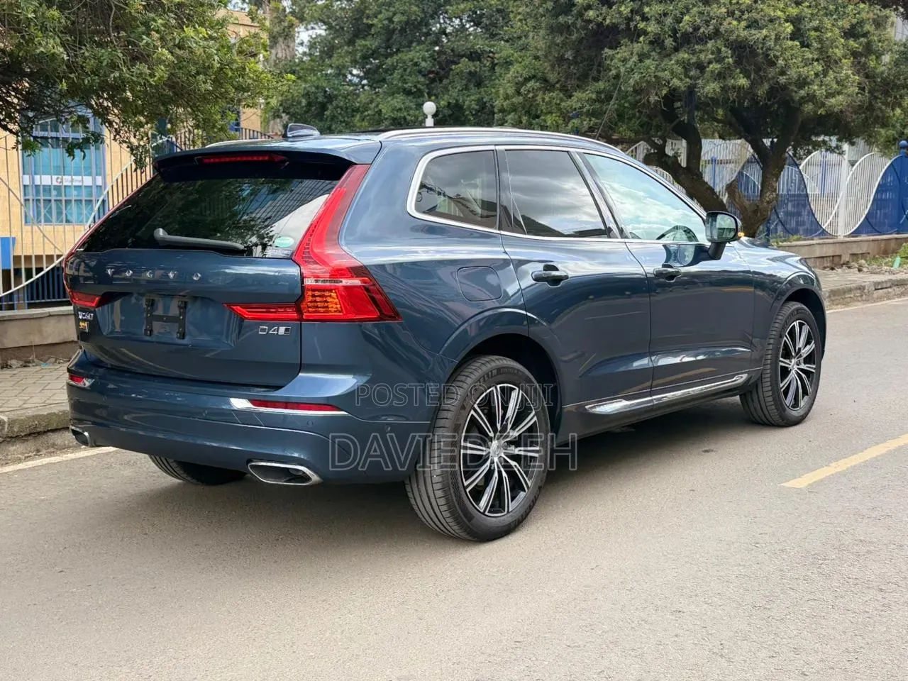 Volvo XC60 2019 Blue