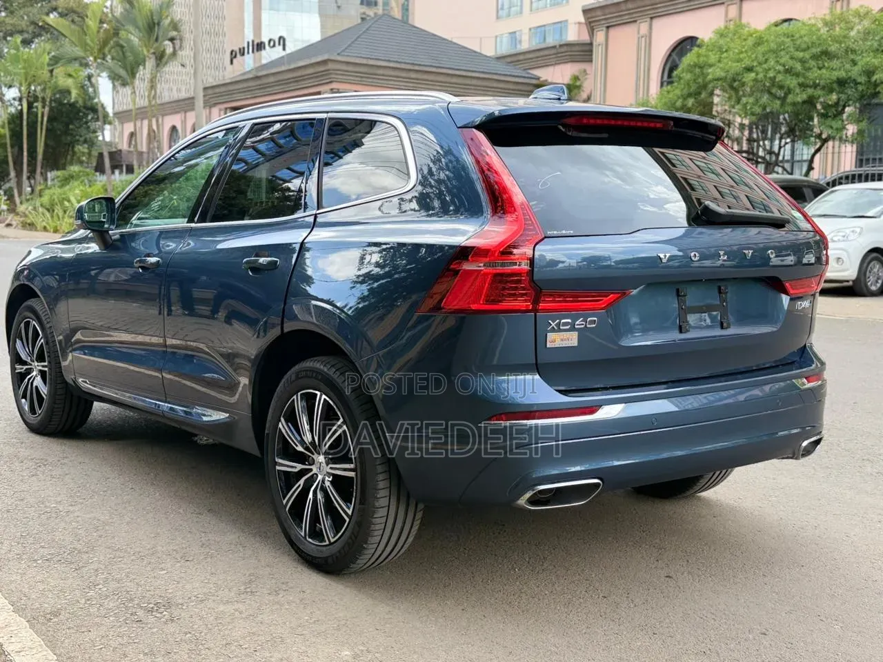 Volvo XC60 2019 Blue