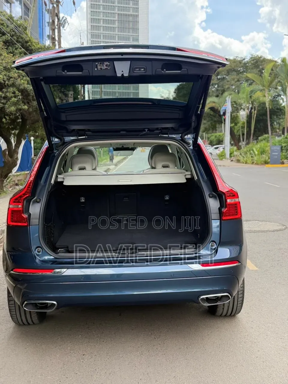 Volvo XC60 2019 Blue