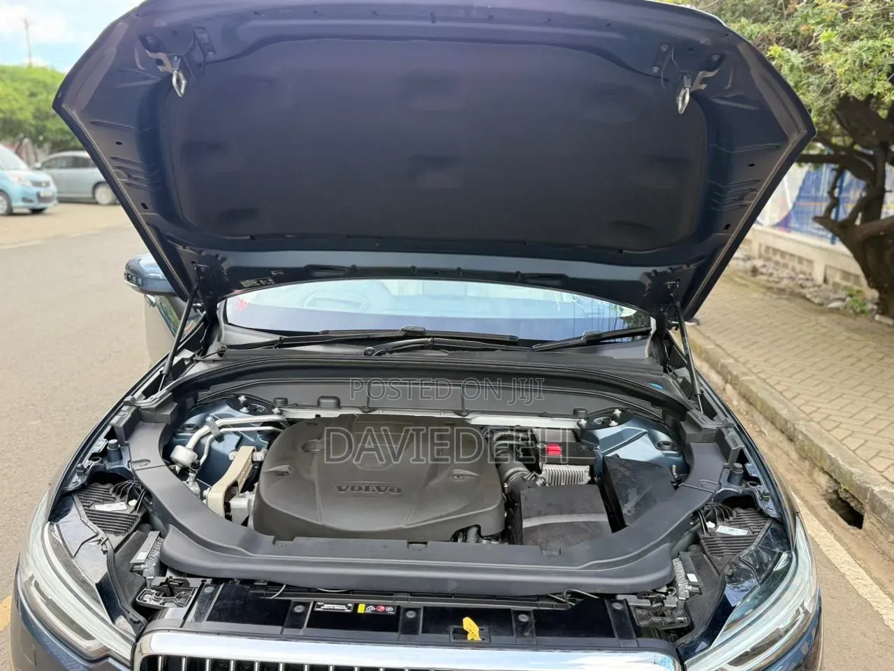 Volvo XC60 2019 Blue