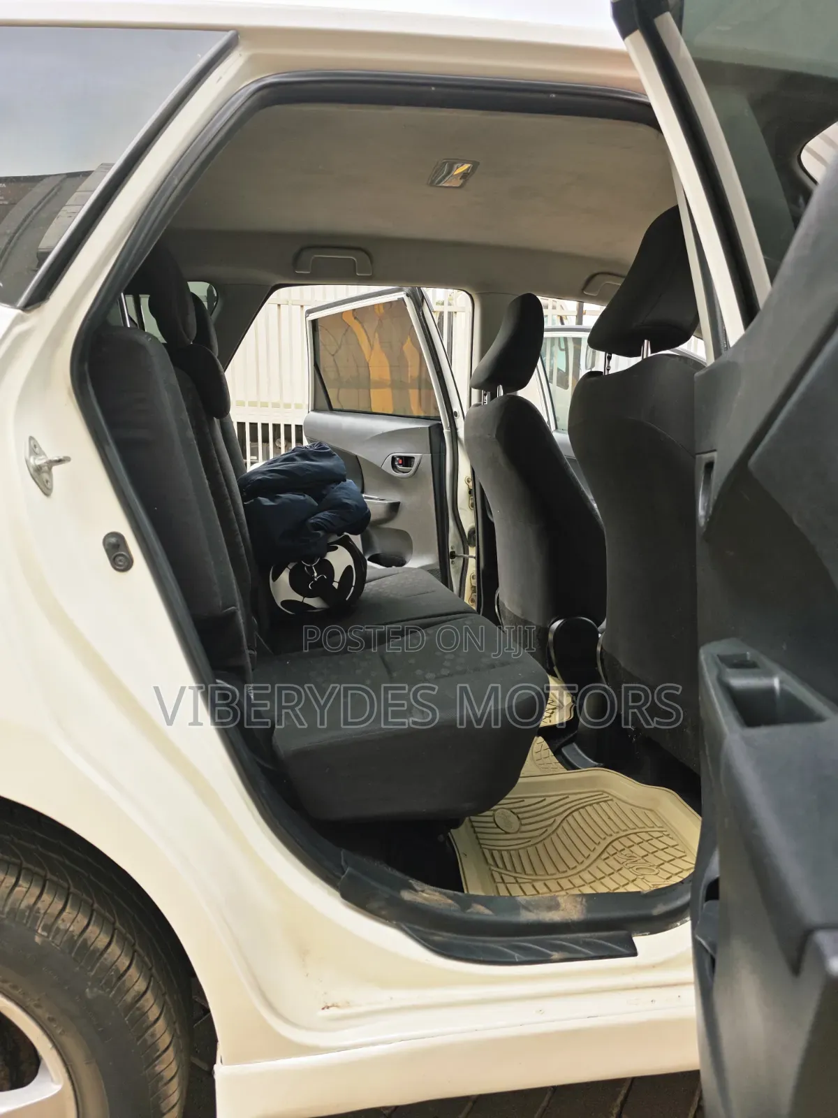Toyota Ractis 2012 White