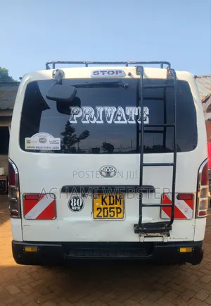 Toyota HiAce 2015 White