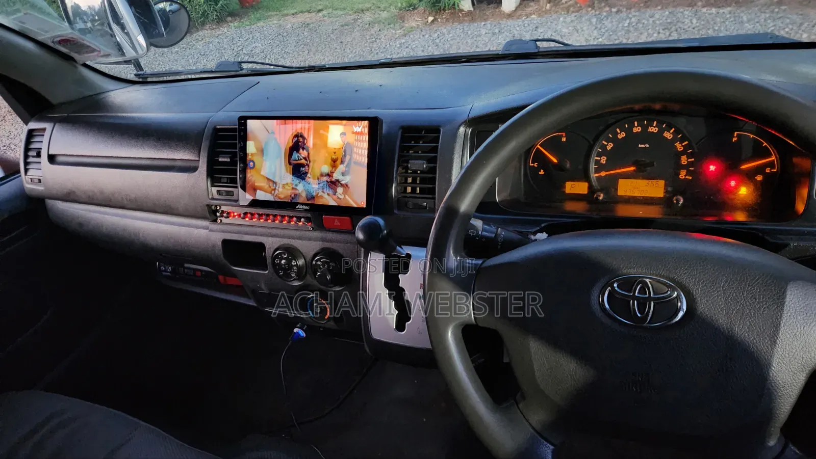 Toyota HiAce 2015 White
