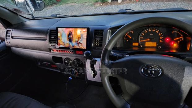 Toyota HiAce 2015 White - thumbnail 4