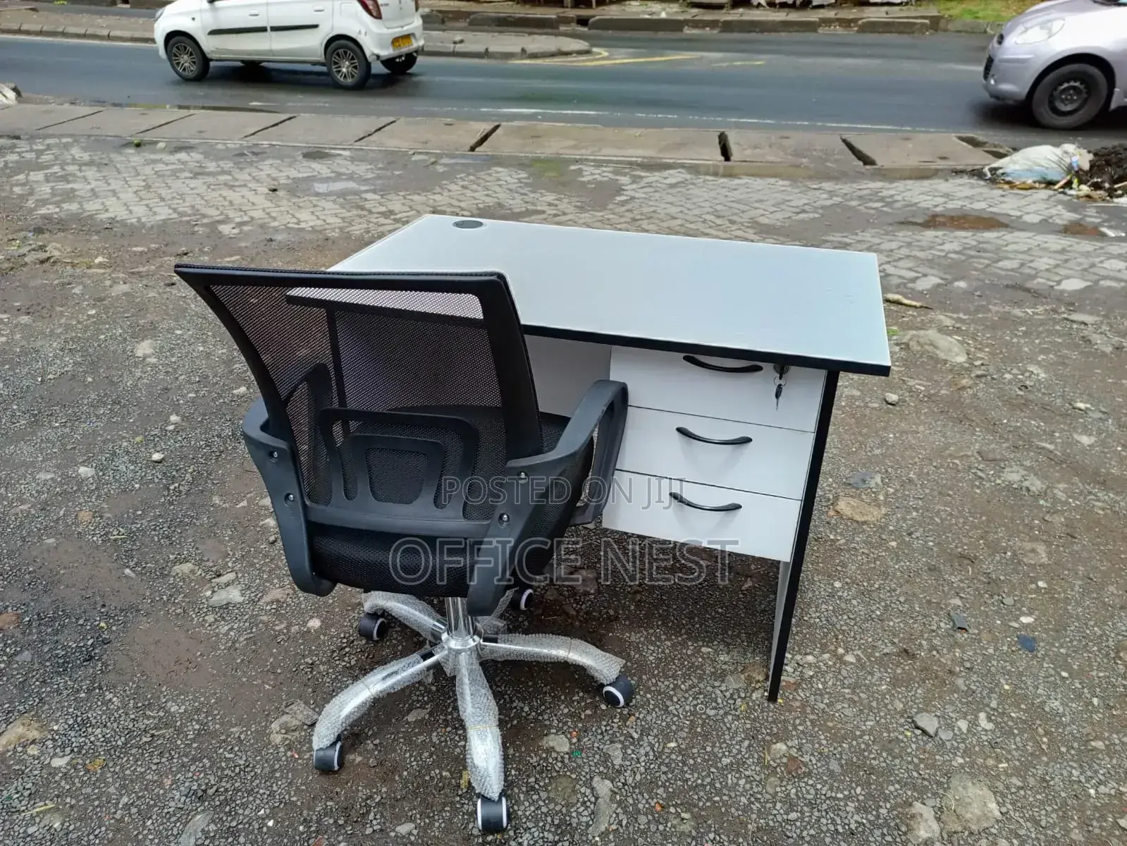1m Office Desk With Secretary Mesh Chair