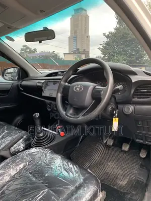 Toyota Hilux 2019 White