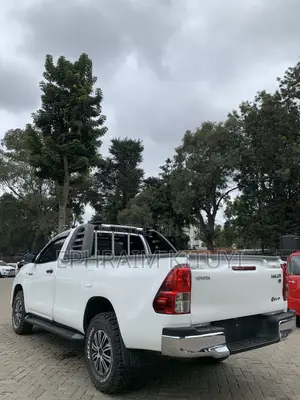 Toyota Hilux 2019 White