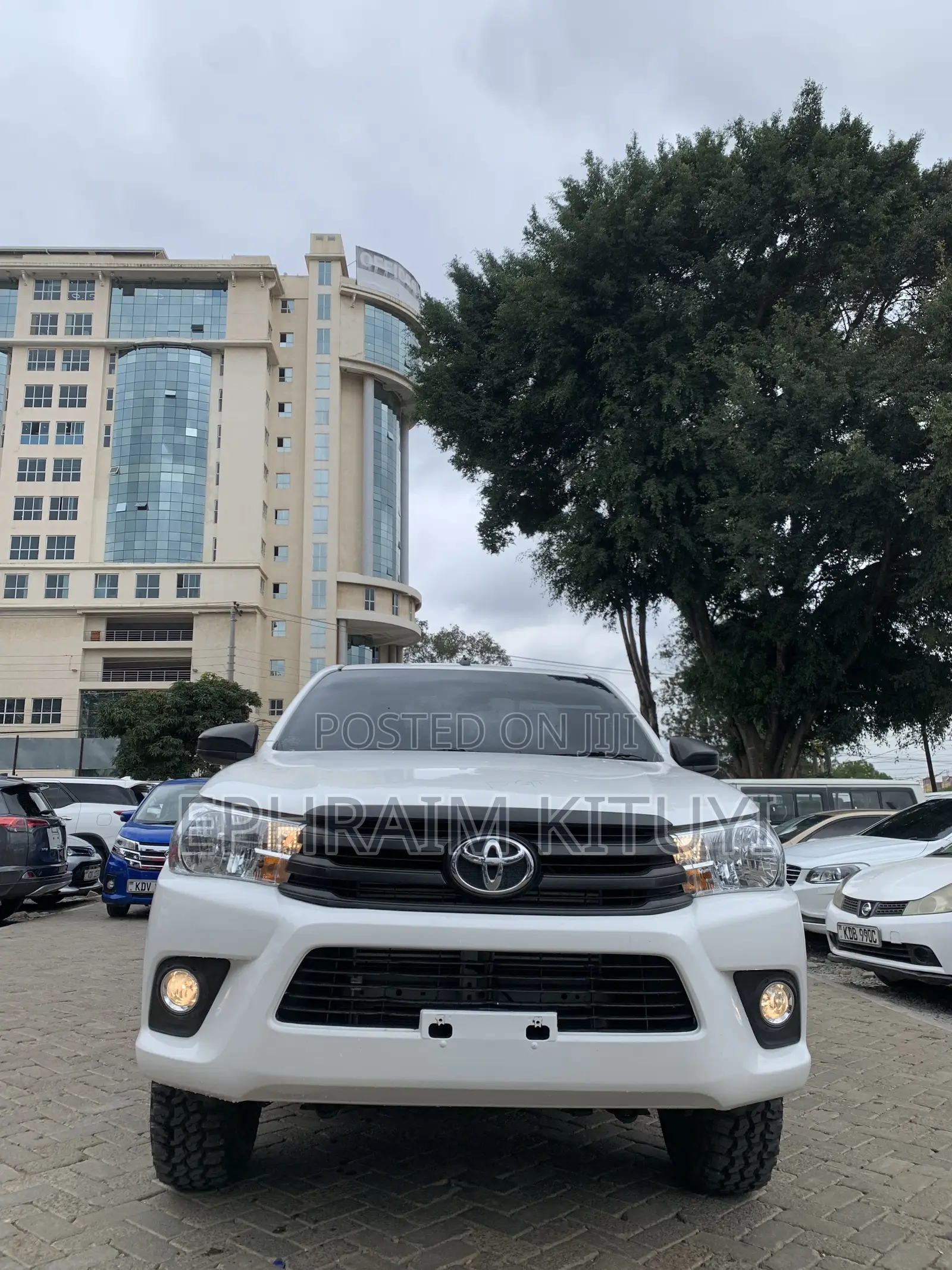 Toyota Hilux 2019 White