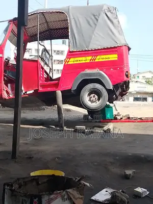 Piaggio 2015 Red