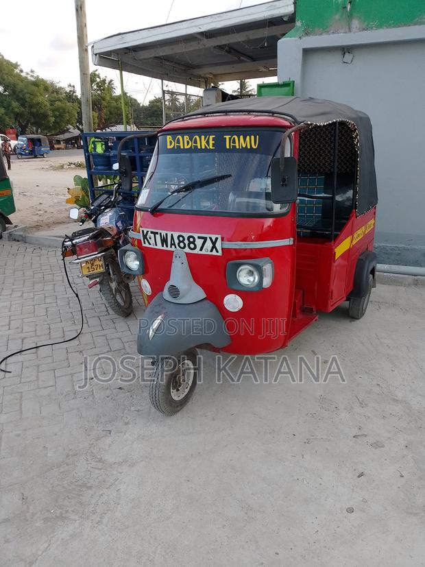 Piaggio 2015 Red - thumbnail 3