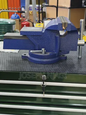 Bench Vise With Swivel Base and Anvil