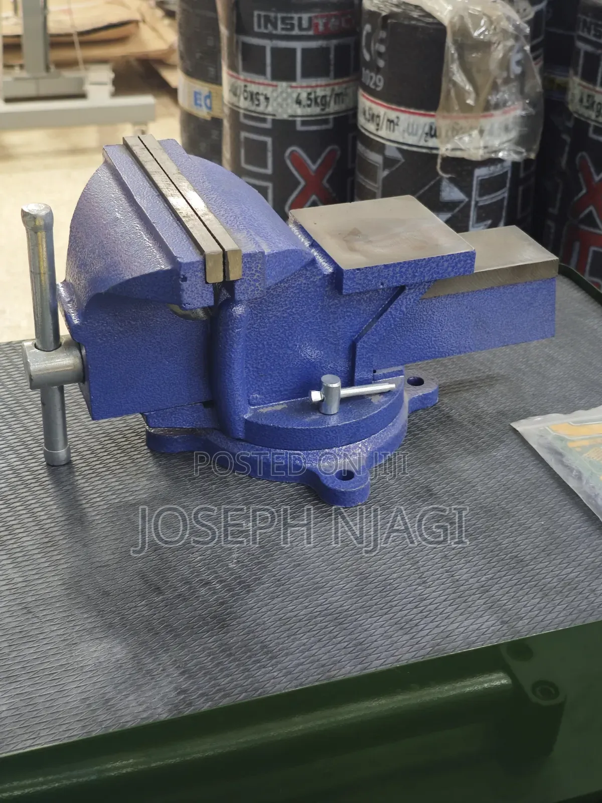 Bench Vise With Swivel Base and Anvil