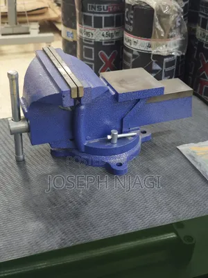 Bench Vise With Swivel Base and Anvil