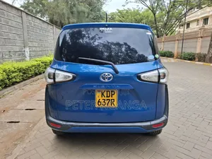 Toyota Sienta 2016 Blue