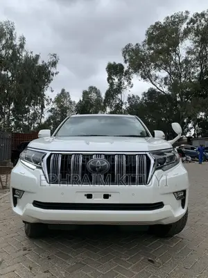 Toyota Land Cruiser Prado 2017 White