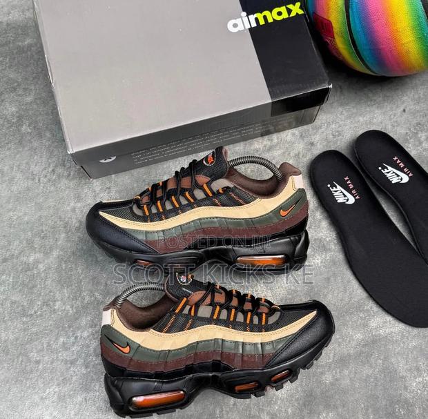 Nike Airmax 95 Og”. Dark Army “
Quality Leather