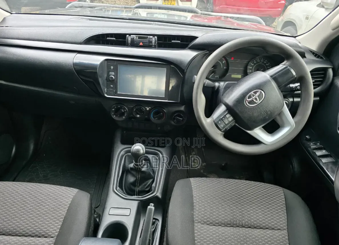 Toyota Hilux 2021 Gray