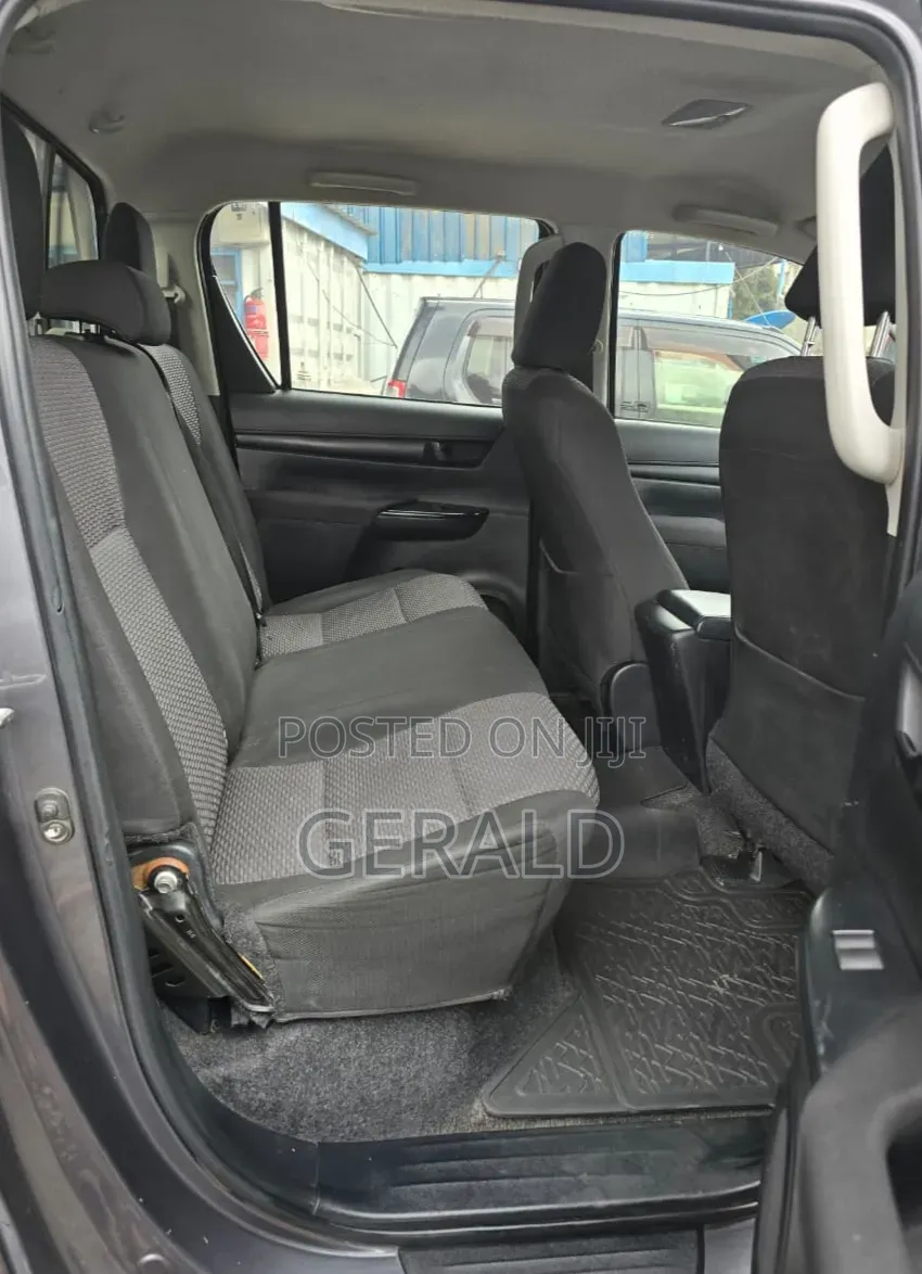 Toyota Hilux 2021 Gray
