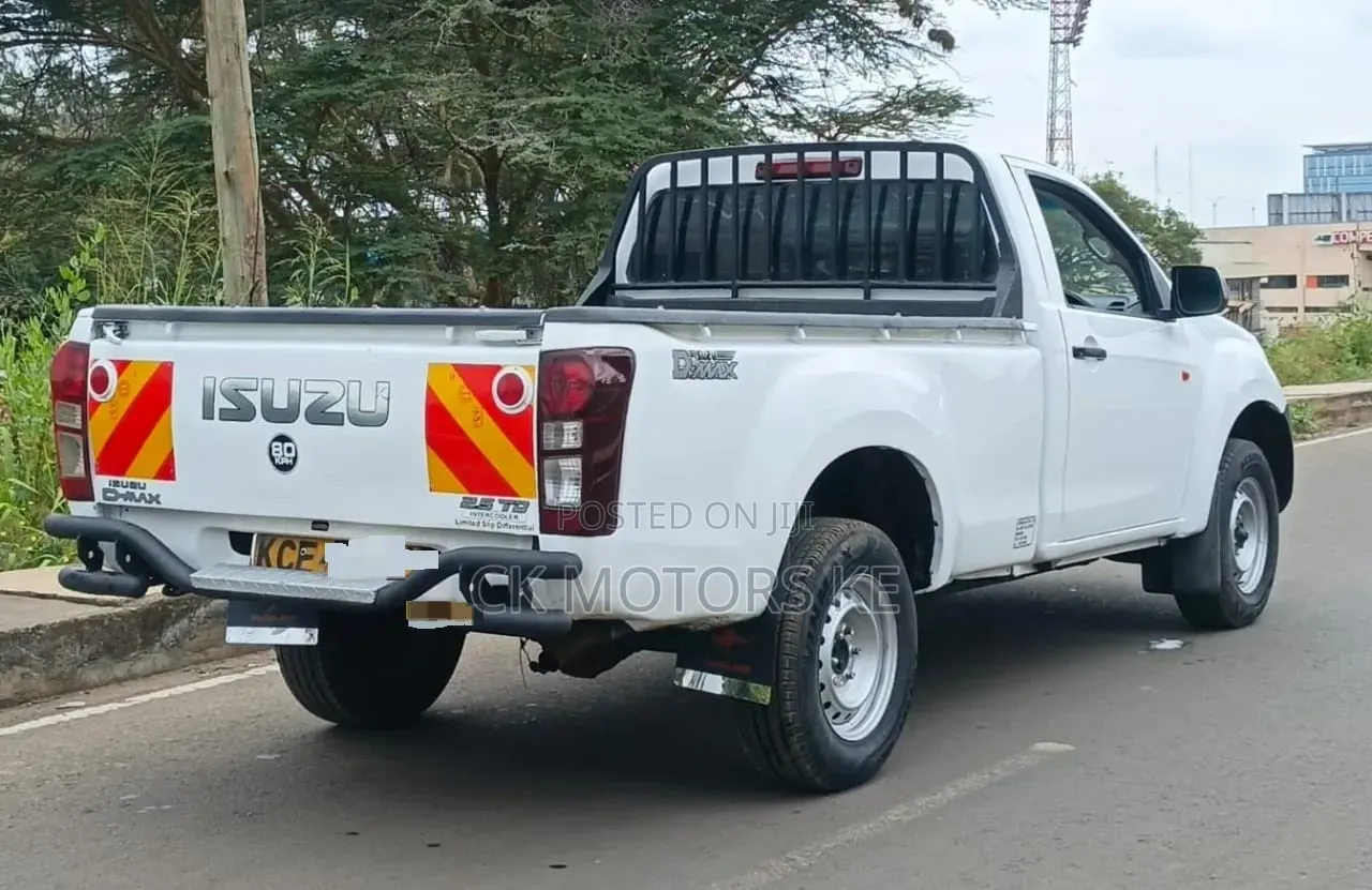 Isuzu D-MAX 2015 White