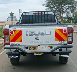 Isuzu D-MAX 2015 White