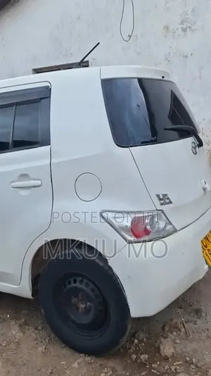 Toyota bB 2010 White