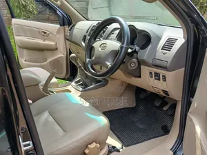 Toyota Hilux 2011 Black
