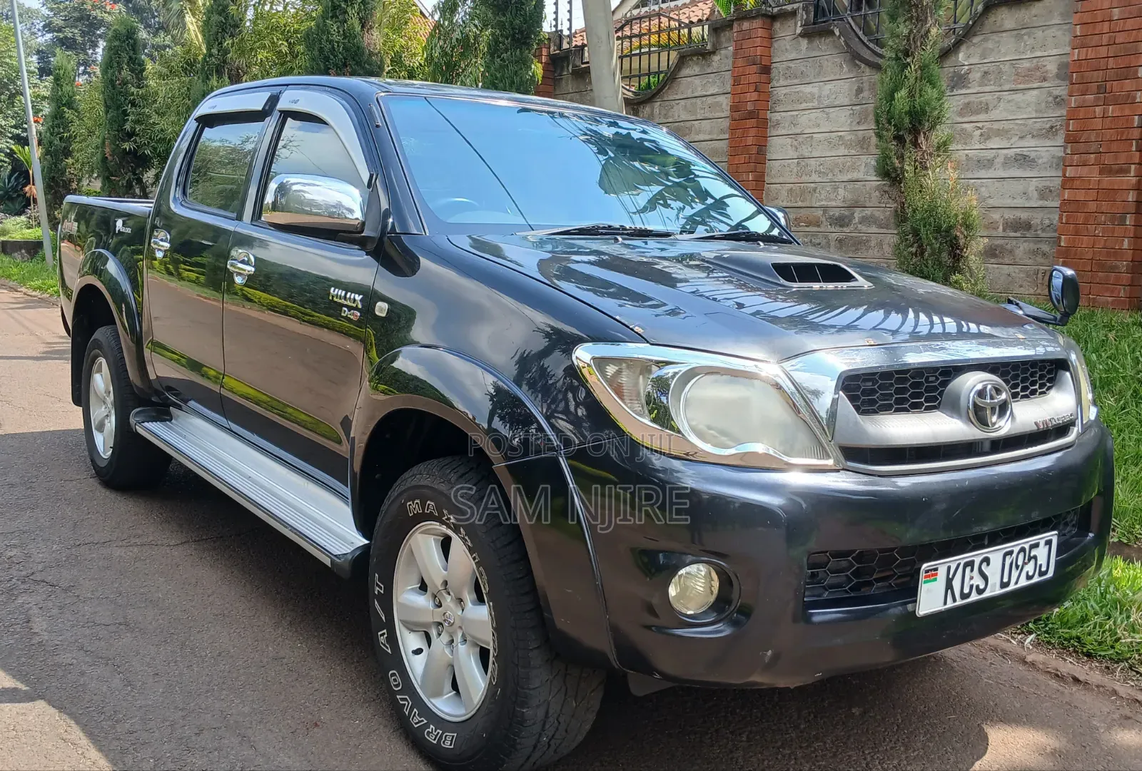 Toyota Hilux 2011 Black