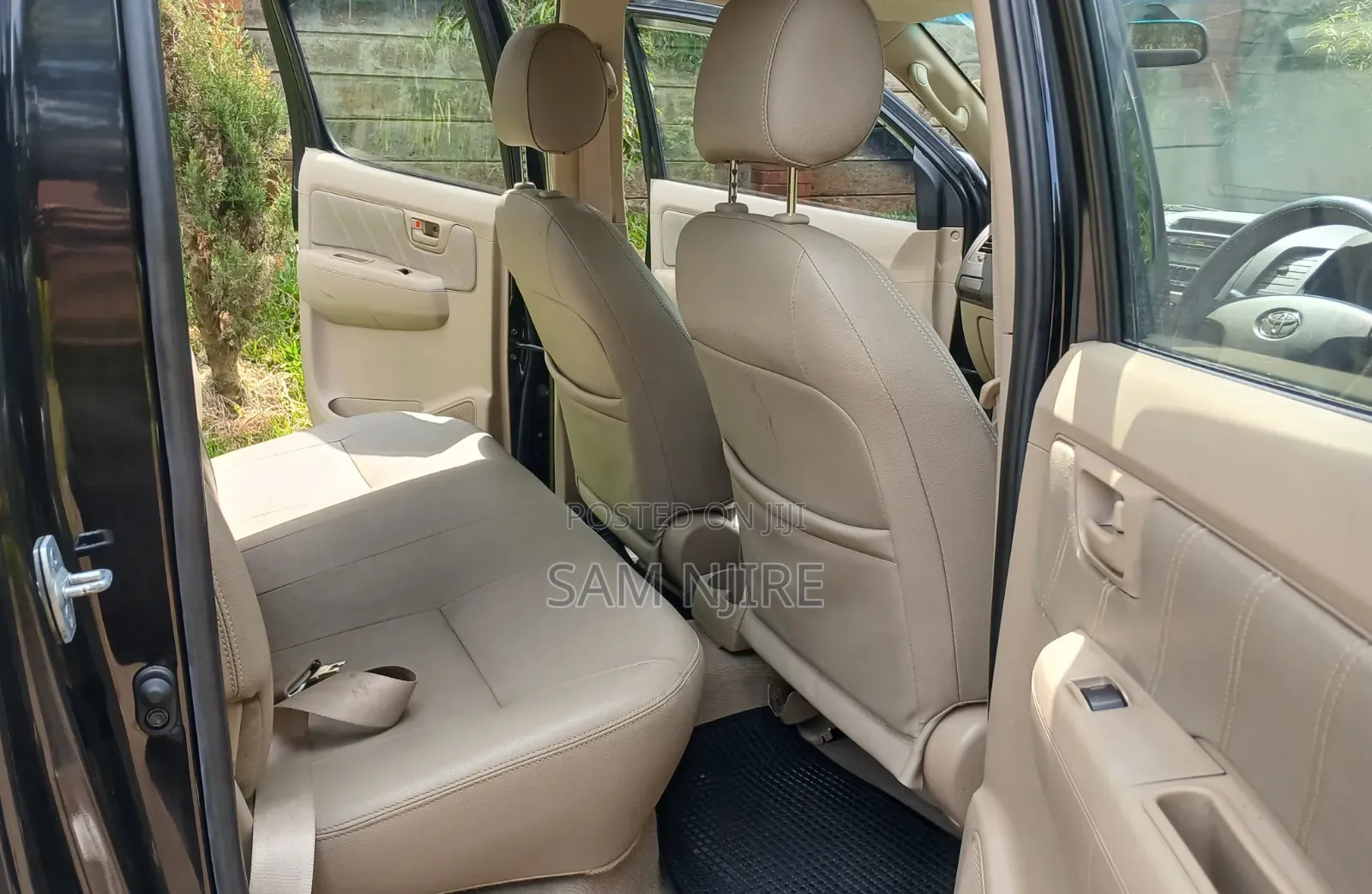 Toyota Hilux 2011 Black