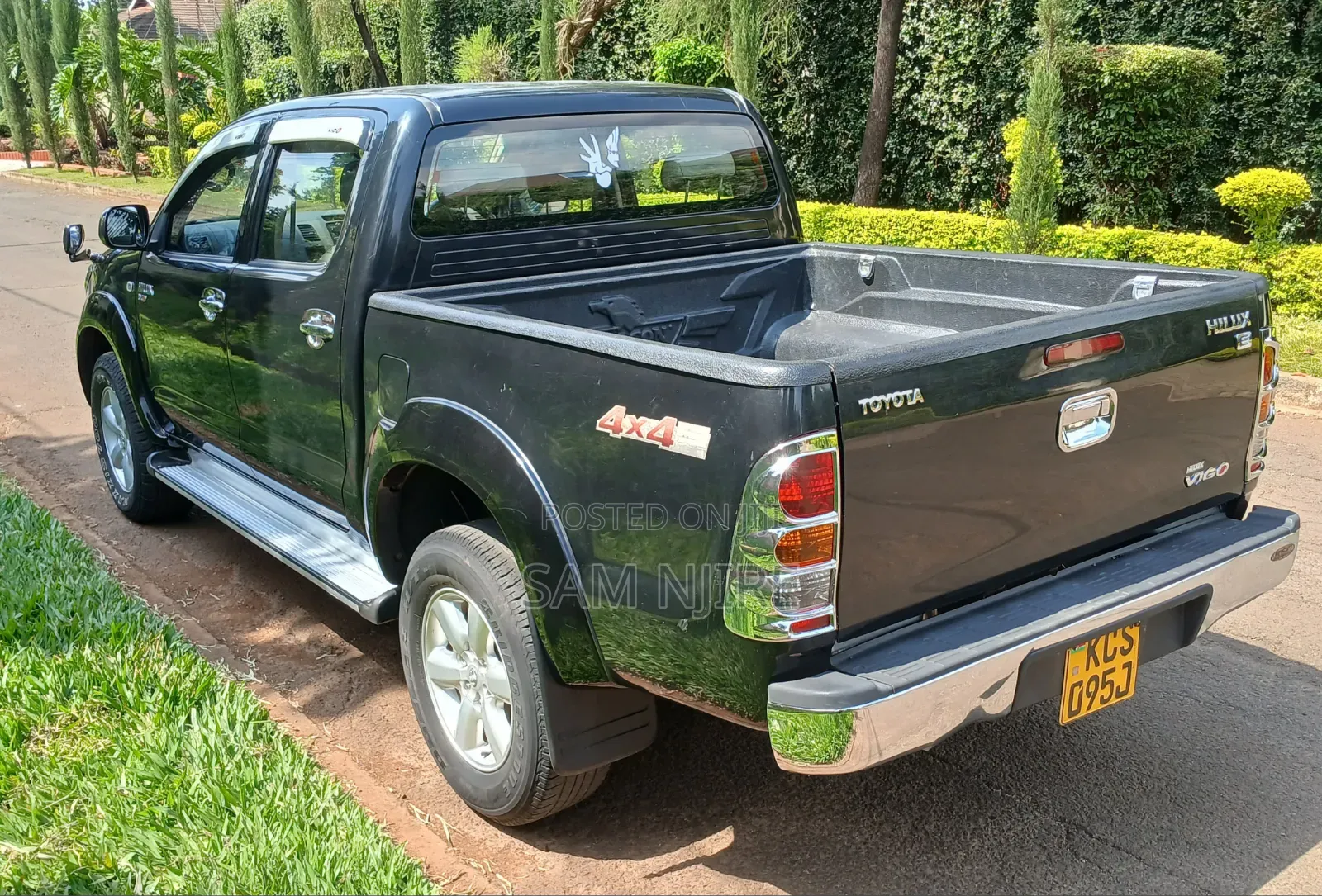 Toyota Hilux 2011 Black