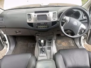 Toyota Hilux 2015 White