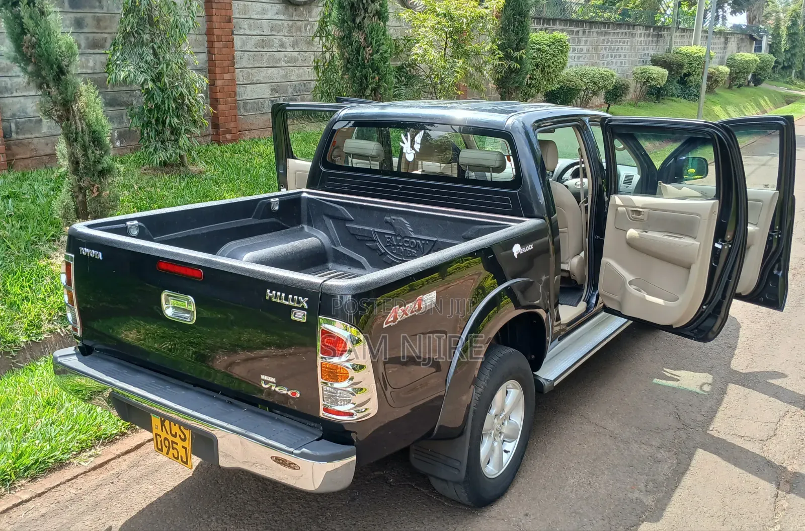 Toyota Hilux 2011 Black
