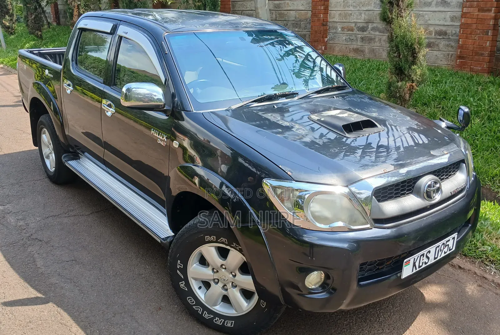 Toyota Hilux 2011 Black